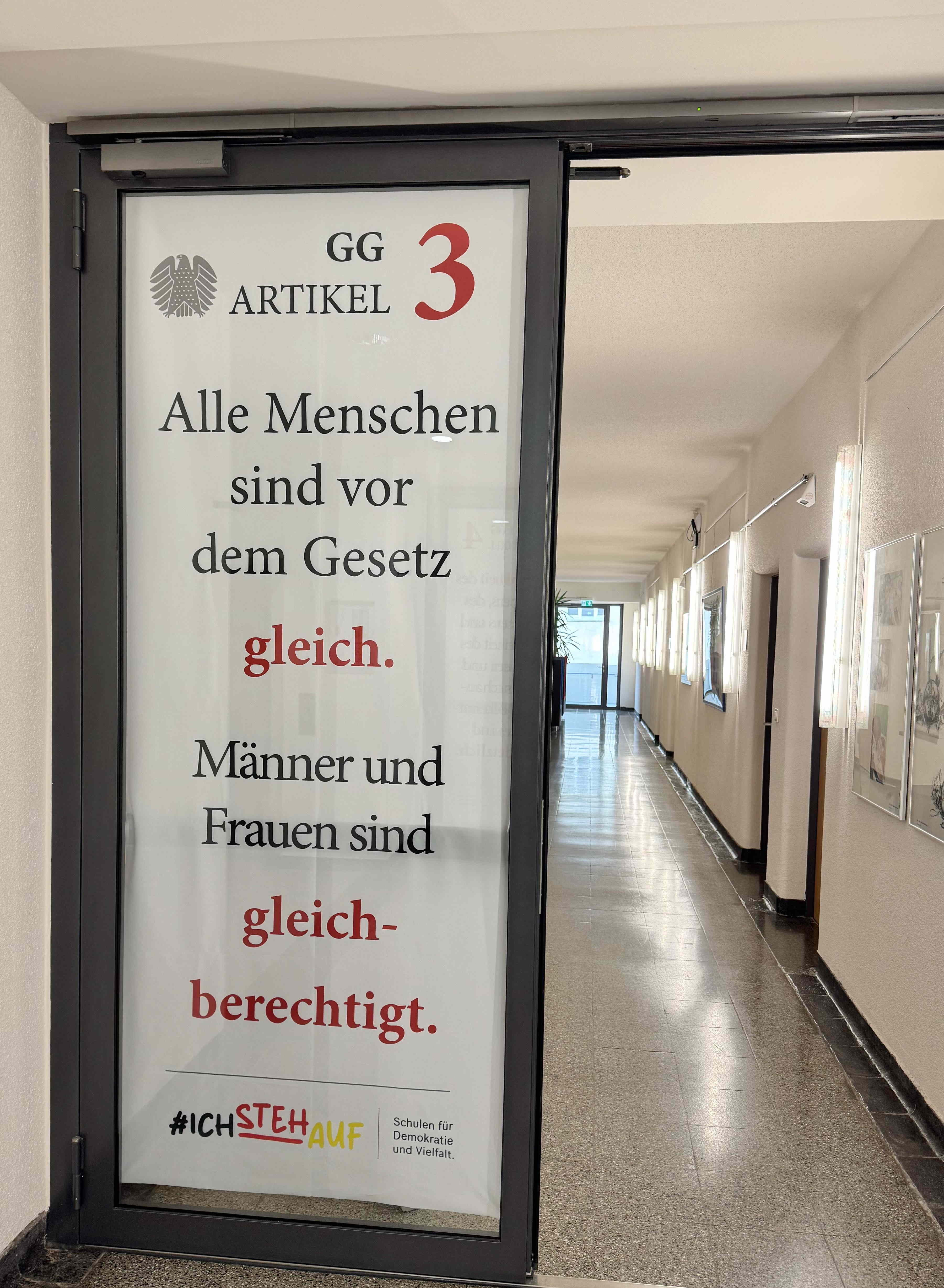 T&uuml;rbanner zu Art. 3 GG